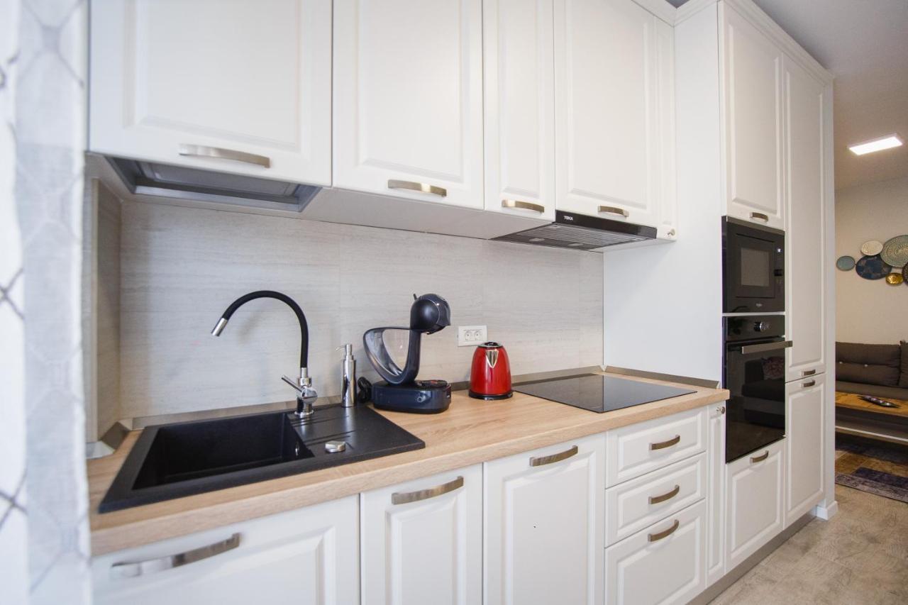 Retreat To A Stylish Home At West Residence Oradea Ngoại thất bức ảnh