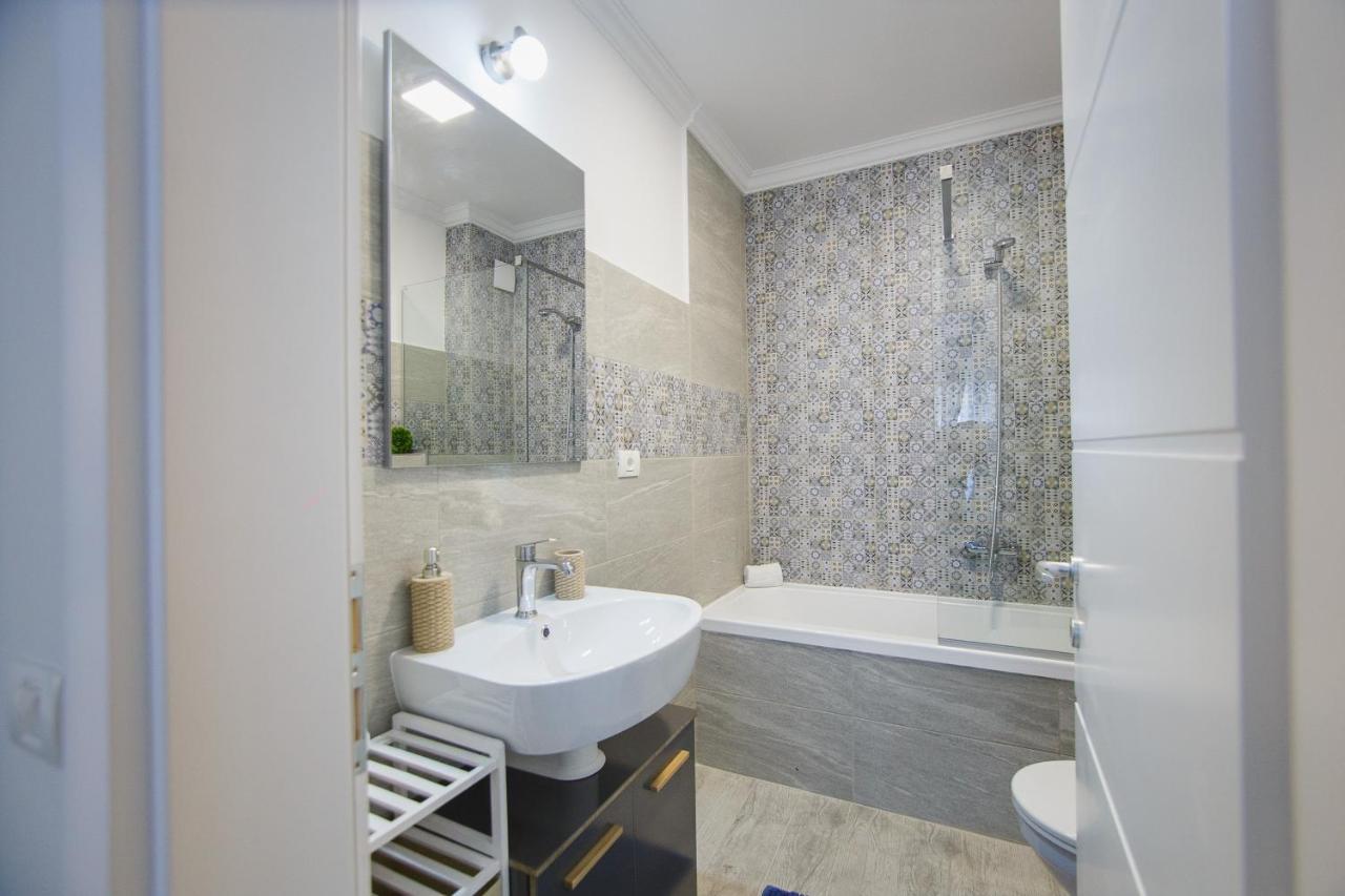 Retreat To A Stylish Home At West Residence Oradea Ngoại thất bức ảnh